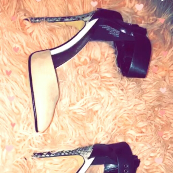 NEW Pointed Toe Blush Snakeskin Heels - Picture 4 of 5